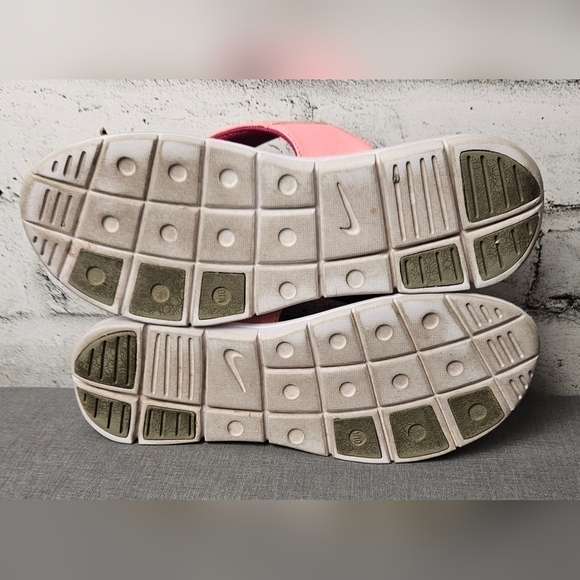 NIKE Women's Comfort Thong Sandal White/Pink - Picture 6 of 7